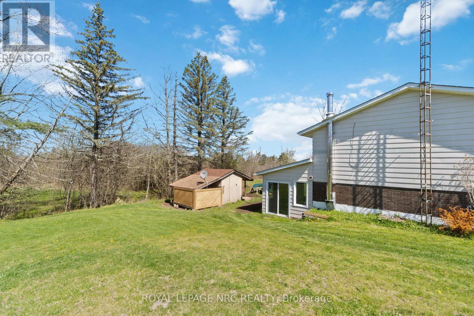 883 Ridge Rd N Road, Fort Erie (Ridgeway), Ontario  L0S 1N0 - Photo 39 - X12012213