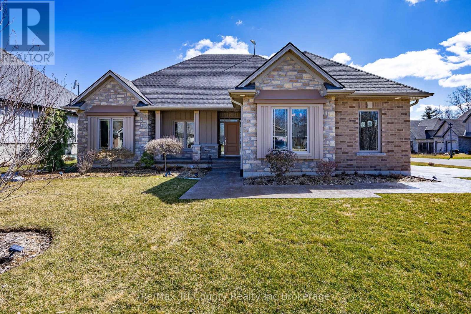47 Wood Haven Drive S, Tillsonburg photo number 2 47 Wood Haven Drive S, Tillsonburg photo number 2