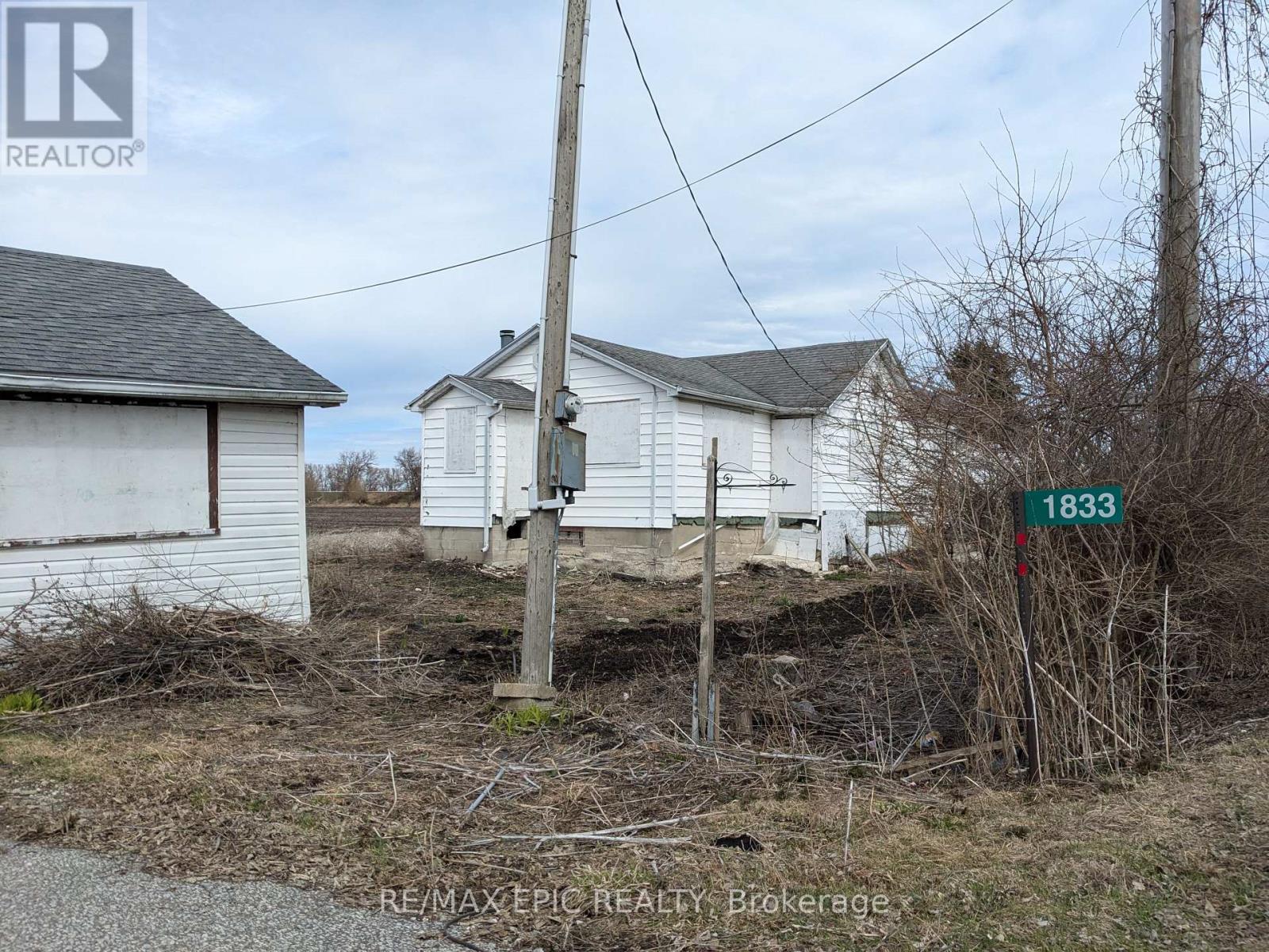 1833 Mersea Road E, Leamington, Ontario  N8H 3V4 - Photo 2 - X12065697
