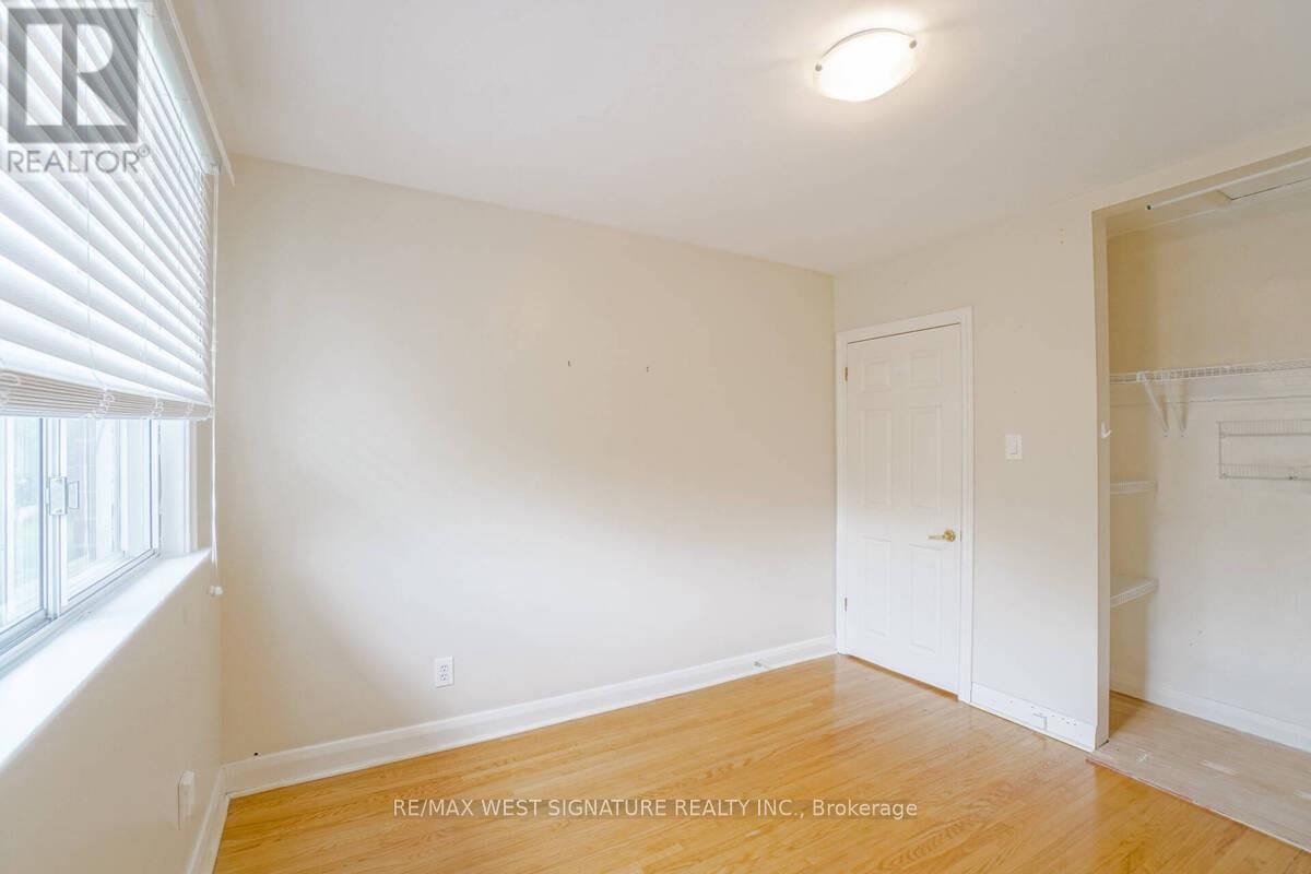 23 Fernando Road, Toronto, Ontario  M9M 2P7 - Photo 10 - W12065739