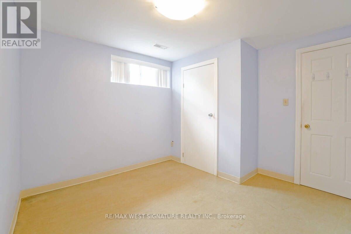 23 Fernando Road, Toronto, Ontario  M9M 2P7 - Photo 21 - W12065739