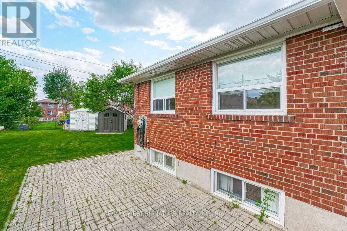 23 Fernando Road, Toronto, Ontario  M9M 2P7 - Photo 24 - W12065739