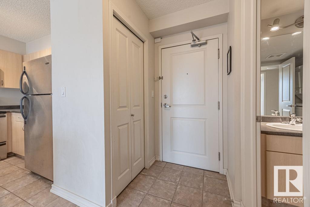 #2301 10180 104 St Nw, Edmonton, Alberta  T5J 1A7 - Photo 2 - E4429454