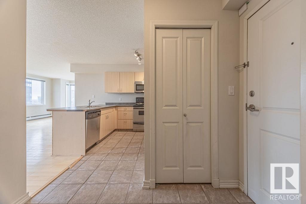 #2301 10180 104 St Nw, Edmonton, Alberta  T5J 1A7 - Photo 3 - E4429454