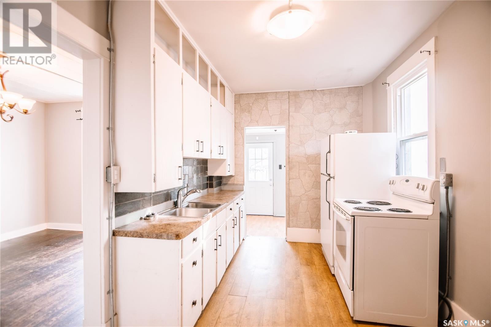 Property at 721 College AVENUE image 5