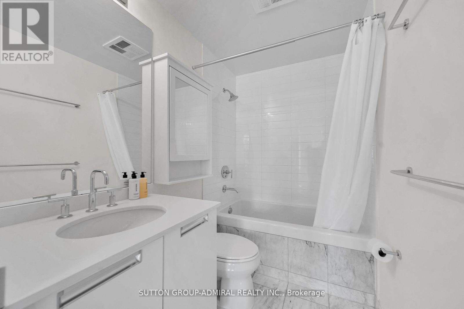 3306 - 33 Charles Street E, Toronto, Ontario  M4Y 0A2 - Photo 19 - C12065689