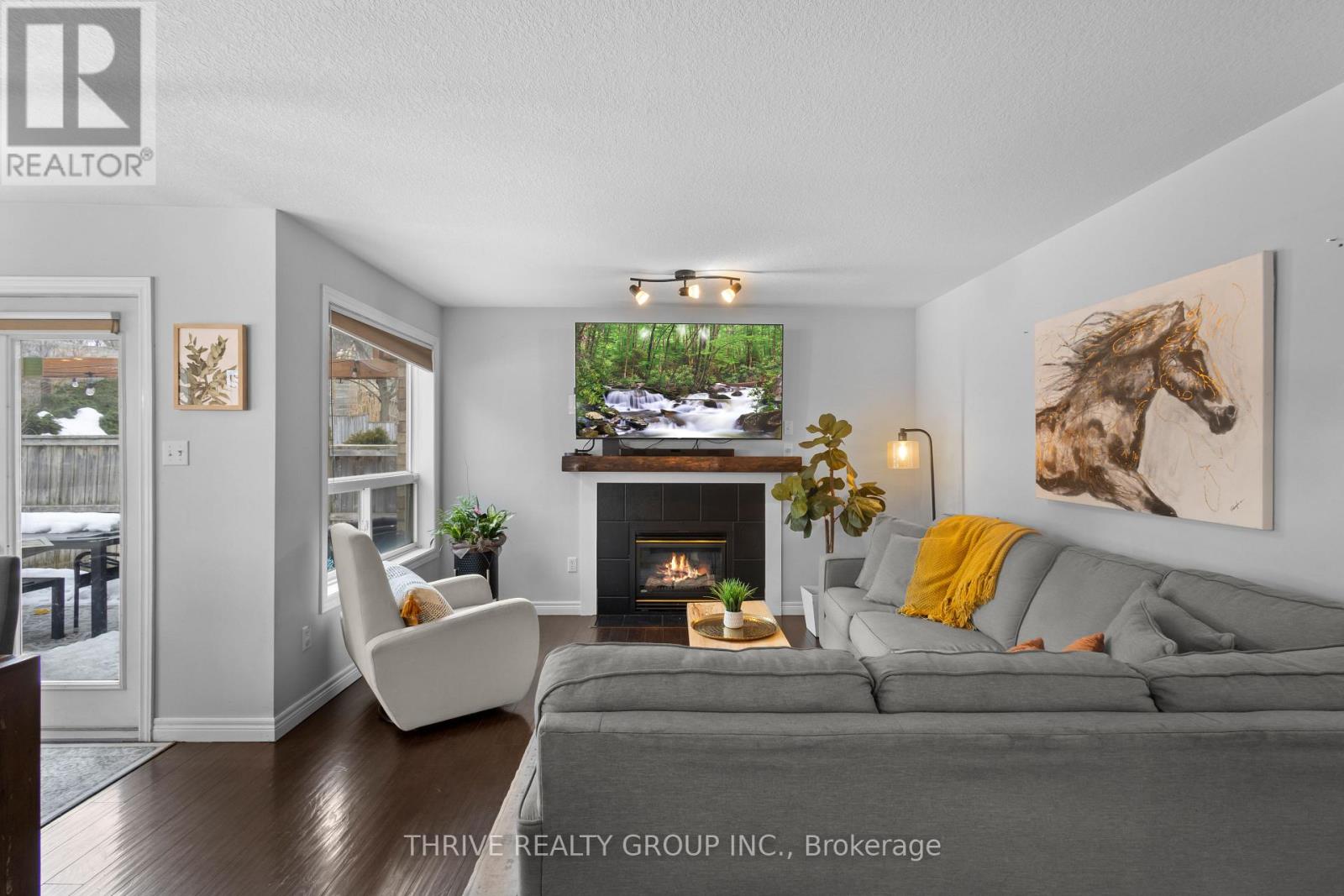Photo 4 of 35 for 909 Cresthaven Crescent