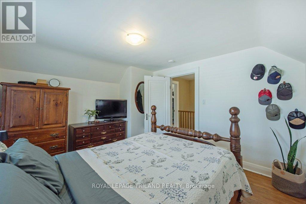 Photo 13 of 30 for 165 Delatre Street W