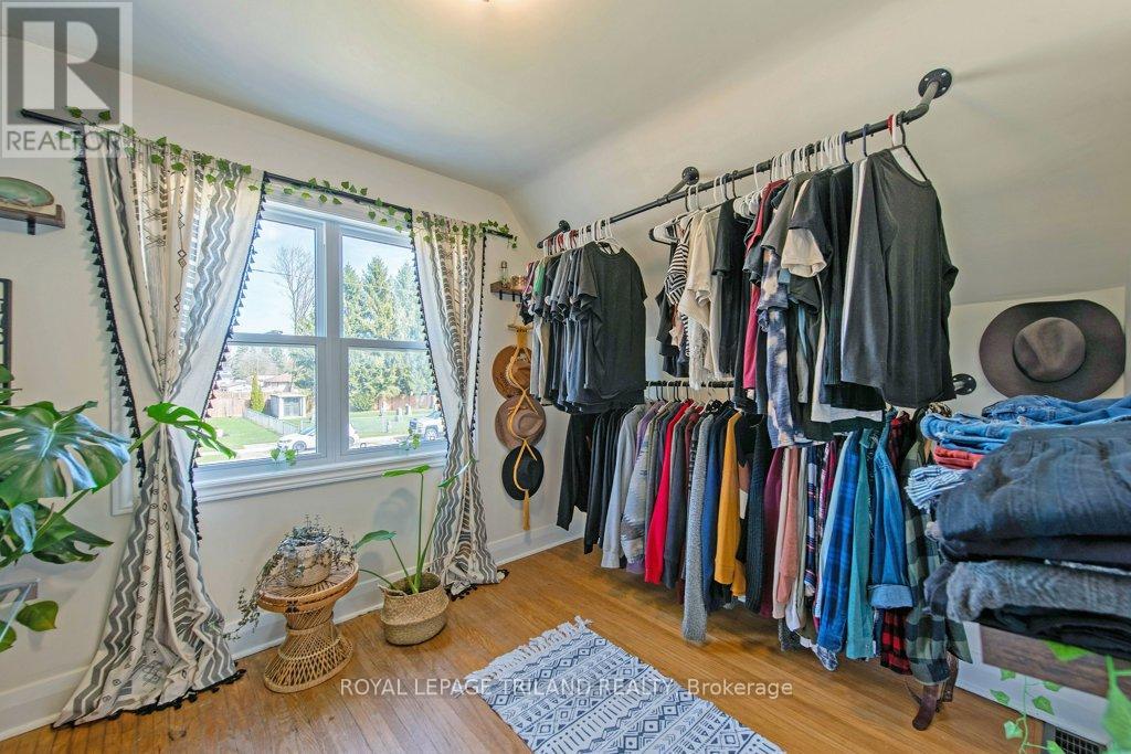 Photo 14 of 30 for 165 Delatre Street W