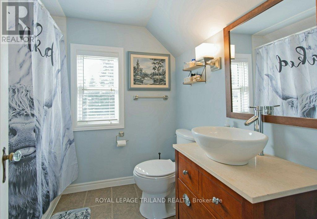 Photo 16 of 30 for 165 Delatre Street W