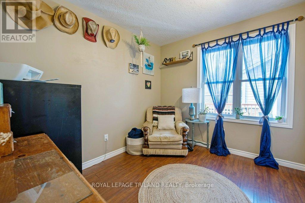 Photo 18 of 30 for 165 Delatre Street W
