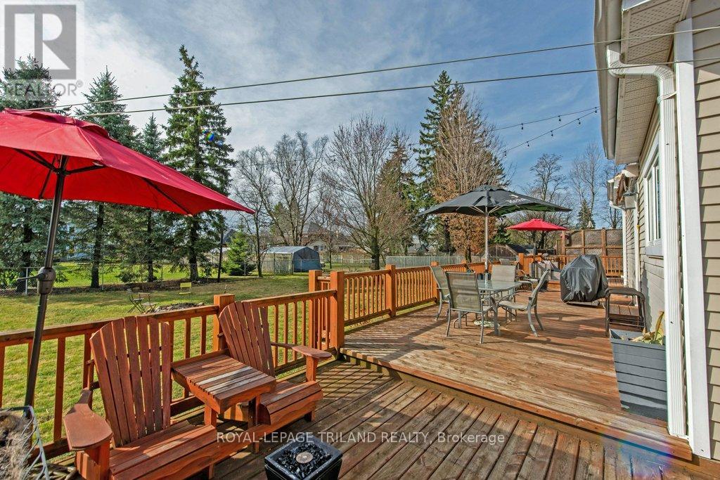 Photo 22 of 30 for 165 Delatre Street W