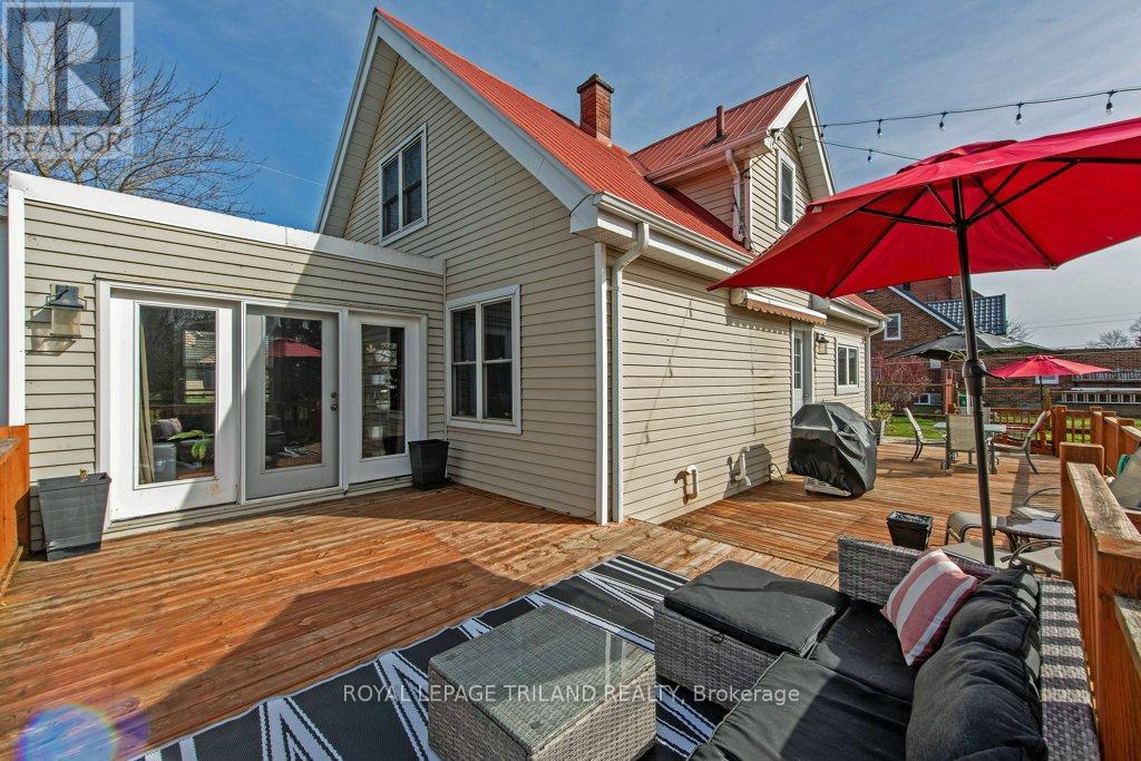 Photo 23 of 30 for 165 Delatre Street W