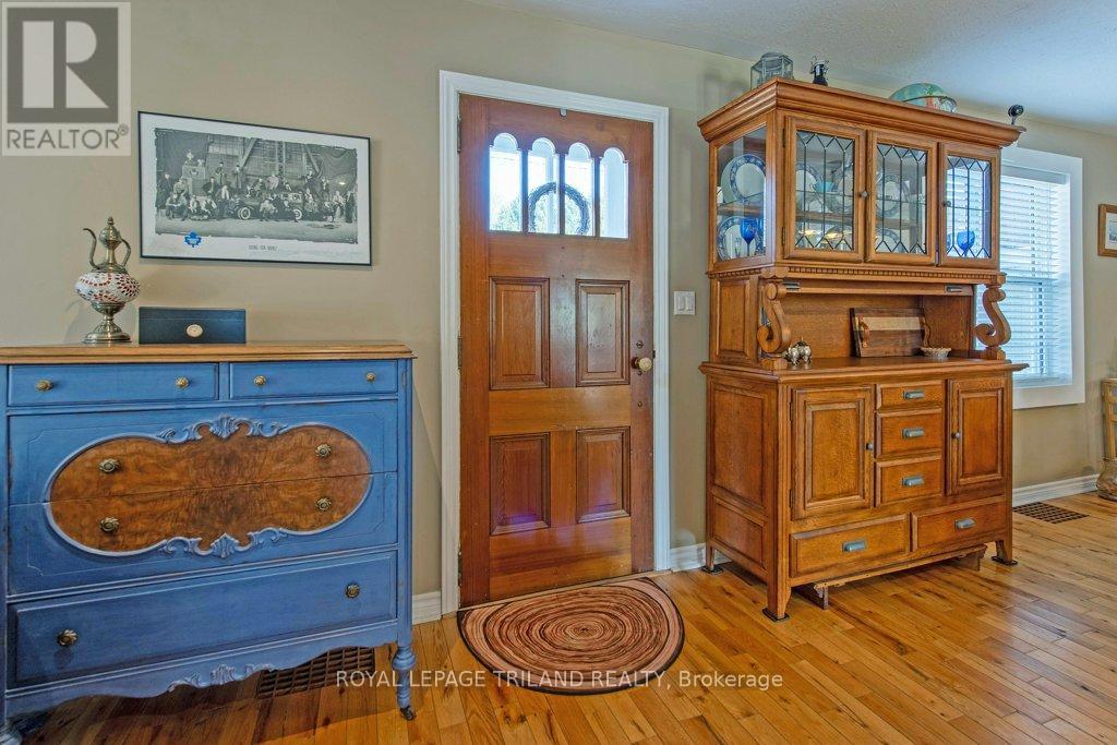 Photo 3 of 30 for 165 Delatre Street W