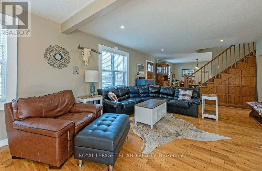 Photo 5 of 30 for 165 Delatre Street W
