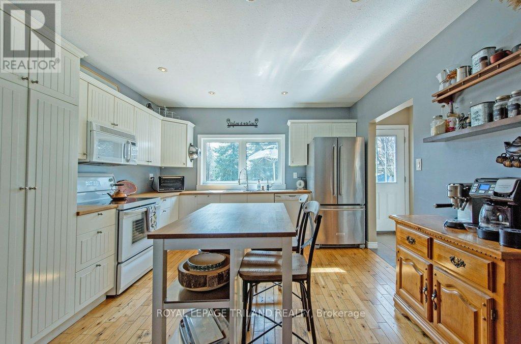 Photo 8 of 30 for 165 Delatre Street W