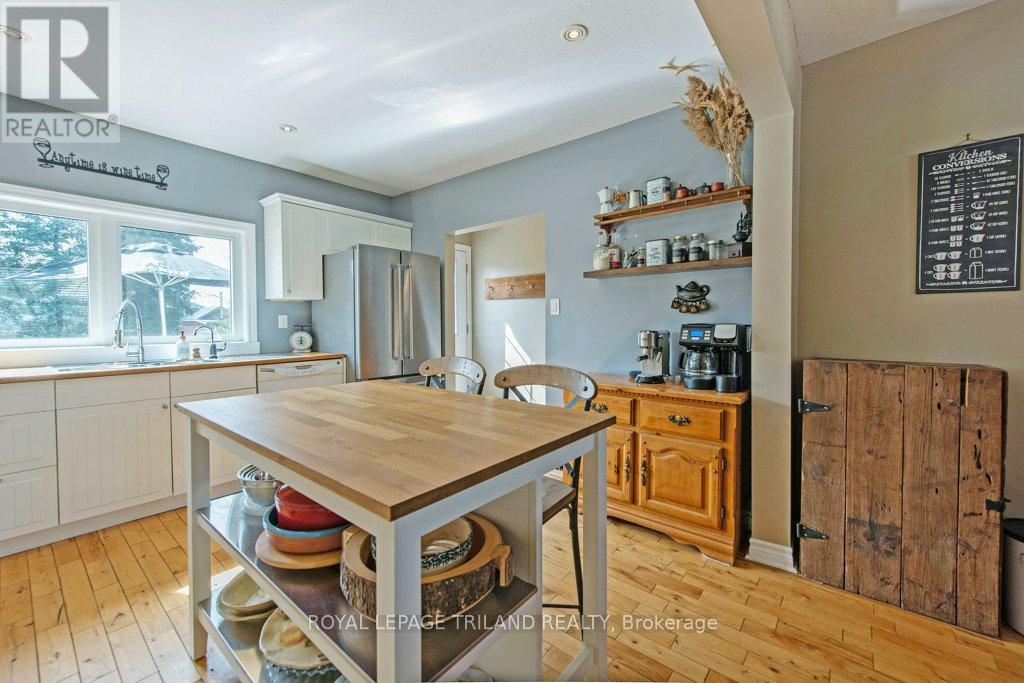 Photo 9 of 30 for 165 Delatre Street W