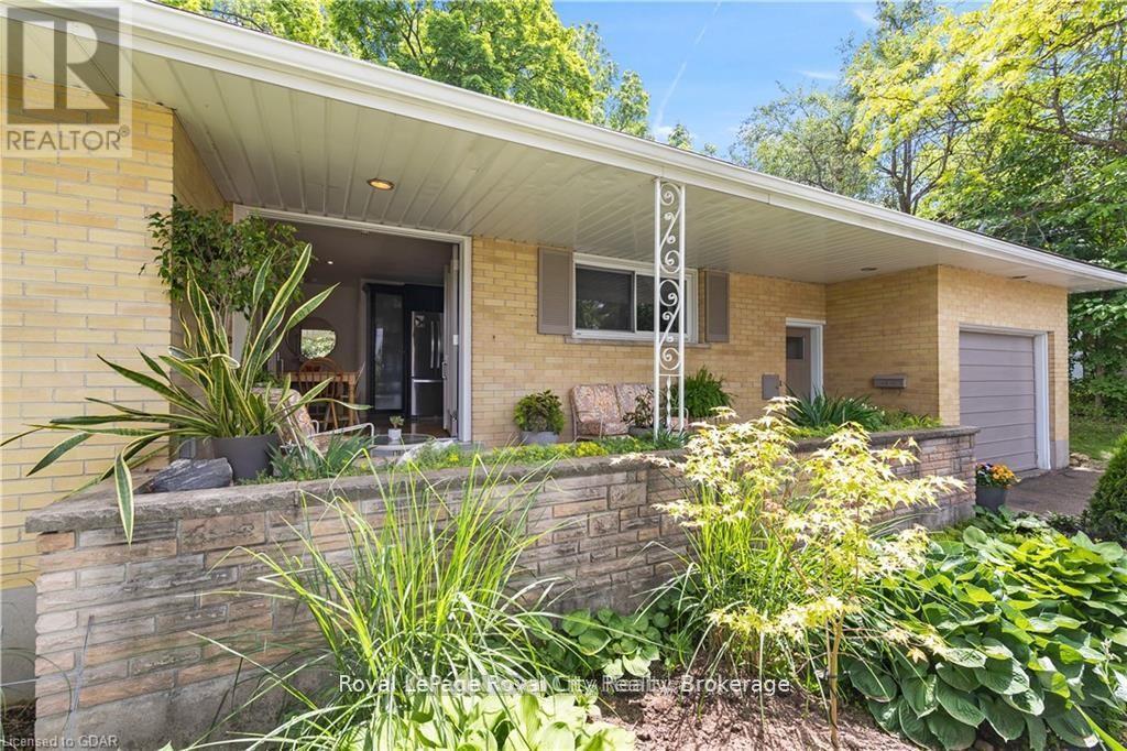 16 Fairview Boulevard, Guelph, Ontario  N1G 1H4 - Photo 2 - X12065461