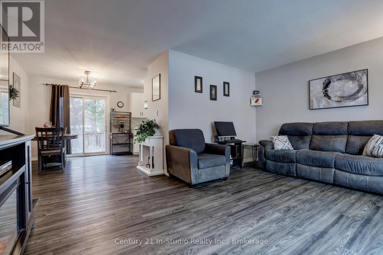 240 7th Avenue E, Owen Sound, Ontario  N4K 2W9 - Photo 3 - X12066084