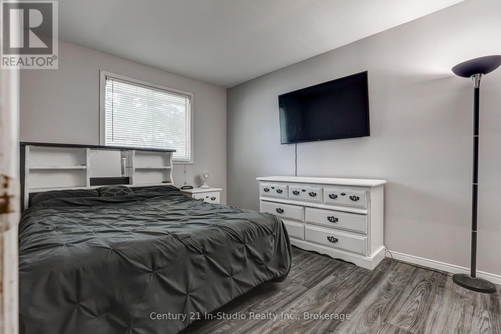 240 7th Avenue E, Owen Sound, Ontario  N4K 2W9 - Photo 7 - X12066084