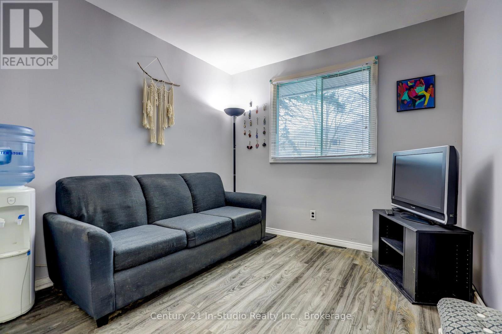 240 7th Avenue E, Owen Sound, Ontario  N4K 2W9 - Photo 9 - X12066084