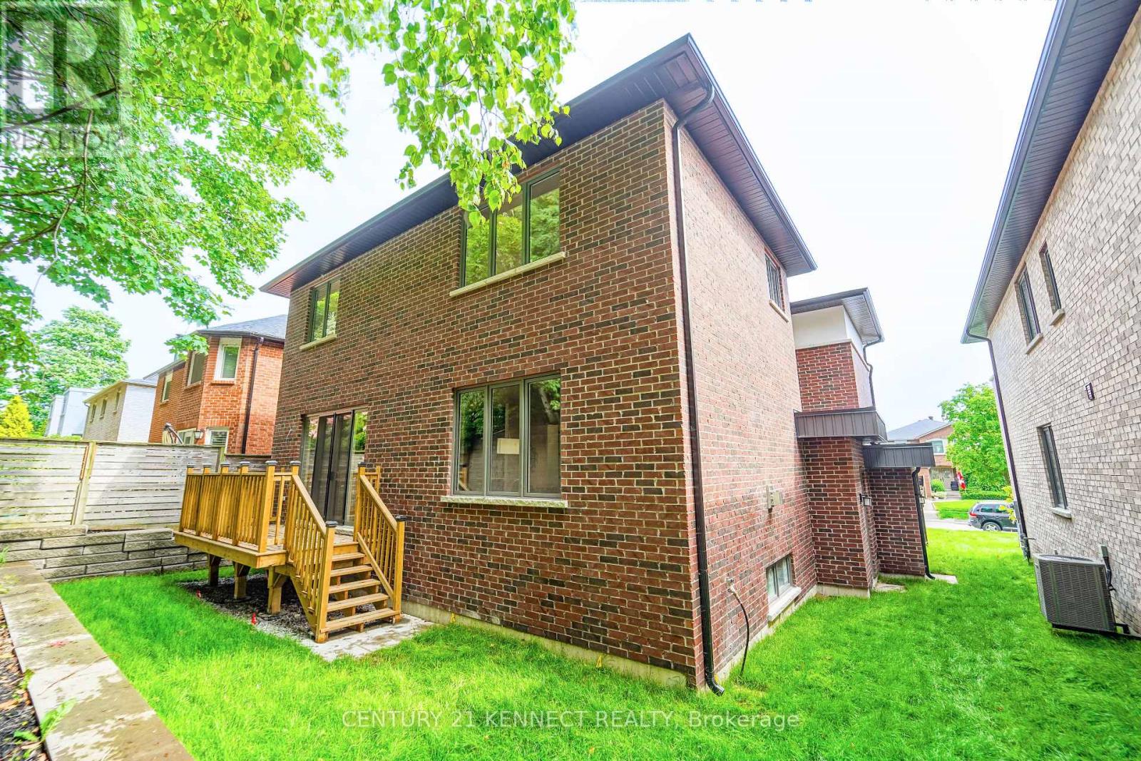 Property at 23 BLUEKING CRESCENT image 2