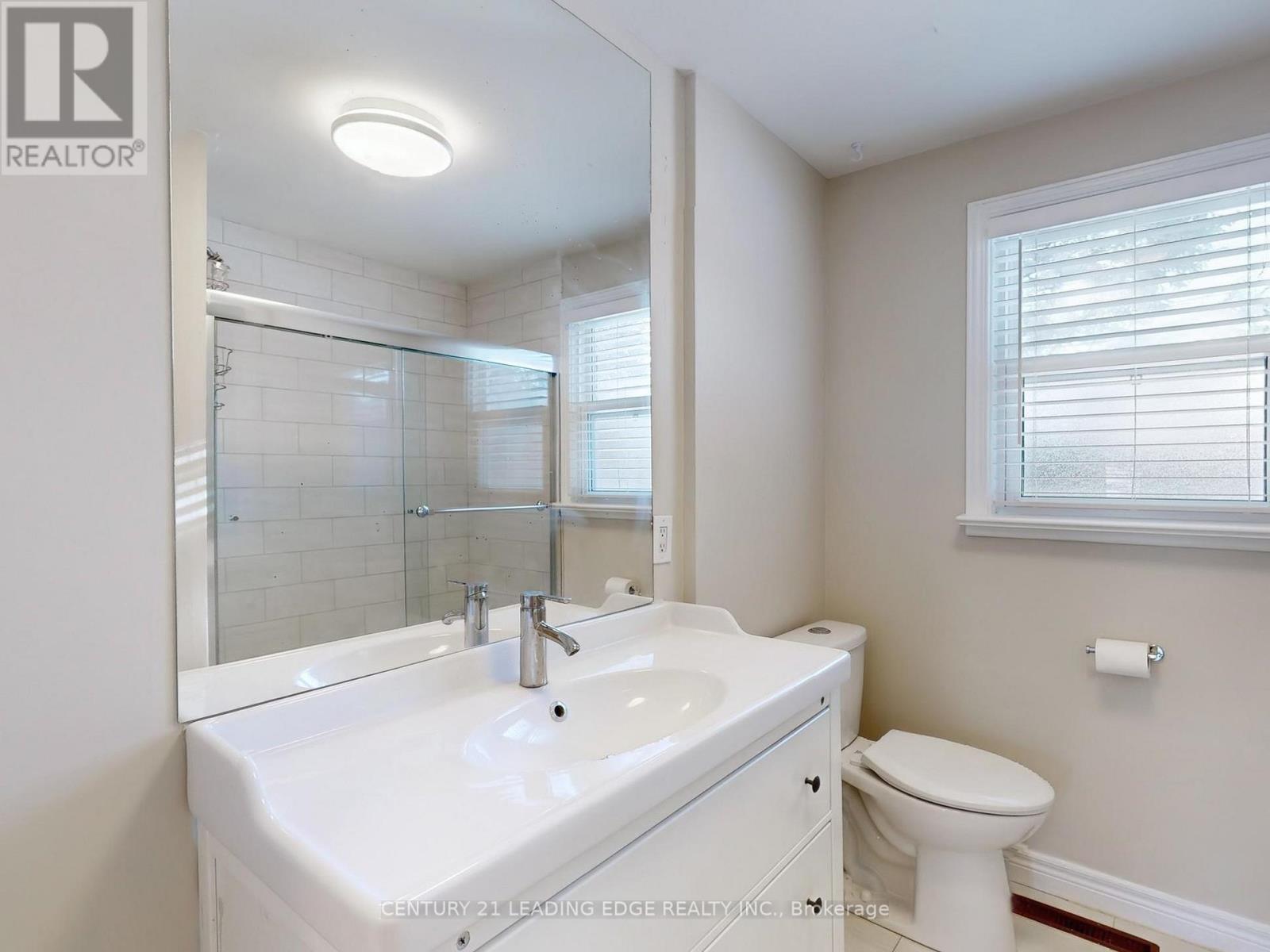 350 The Queensway S, Georgina, Ontario  L4P 2B9 - Photo 17 - N12066042