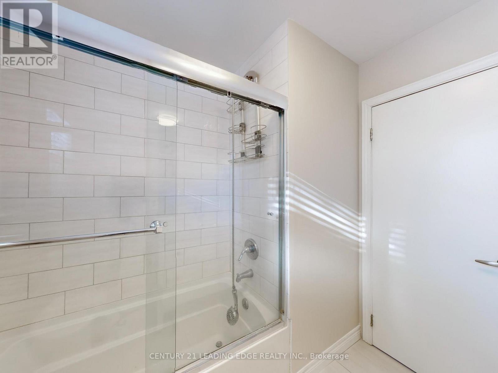 350 The Queensway S, Georgina, Ontario  L4P 2B9 - Photo 18 - N12066042