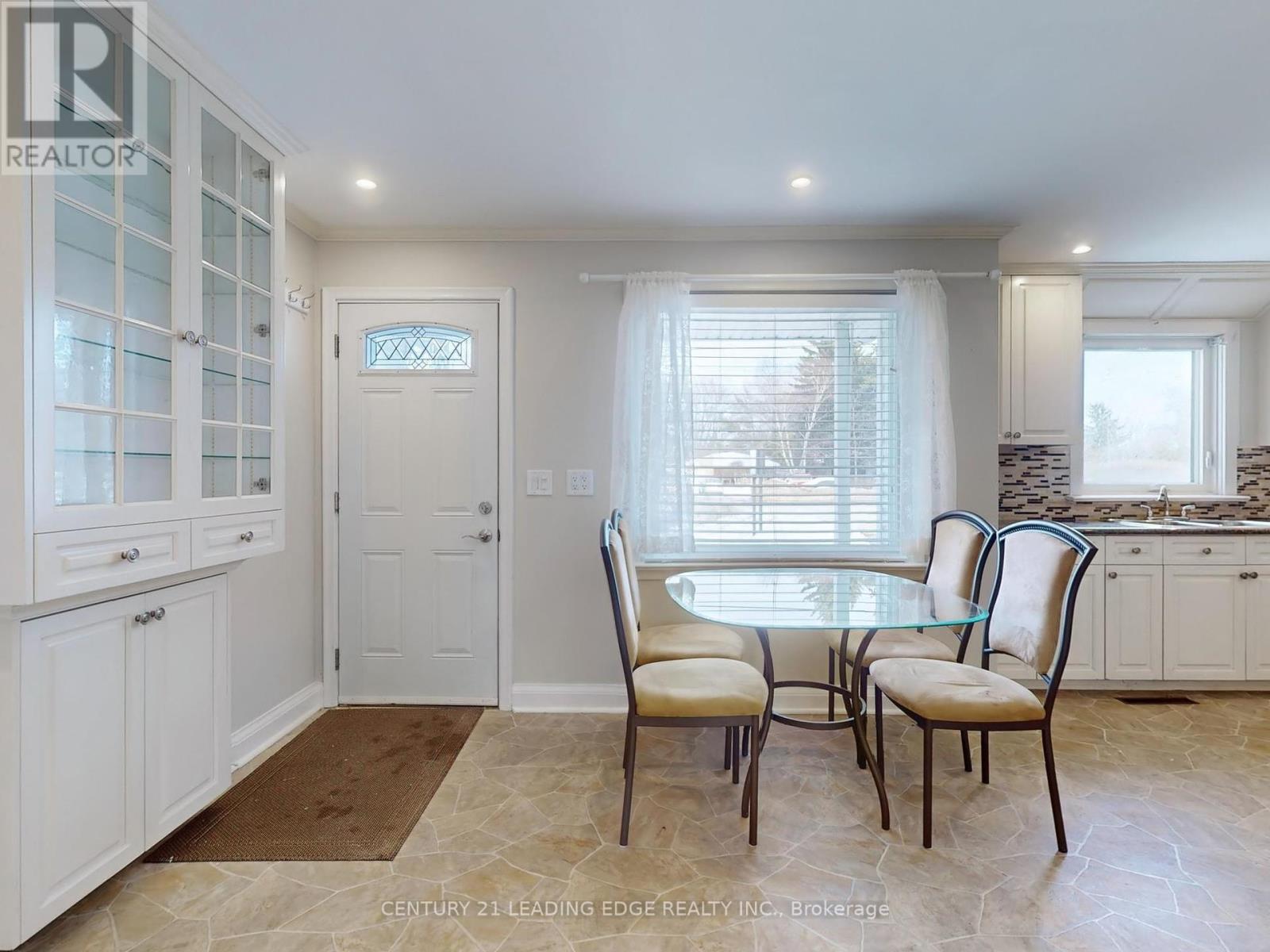 350 The Queensway S, Georgina, Ontario  L4P 2B9 - Photo 6 - N12066042