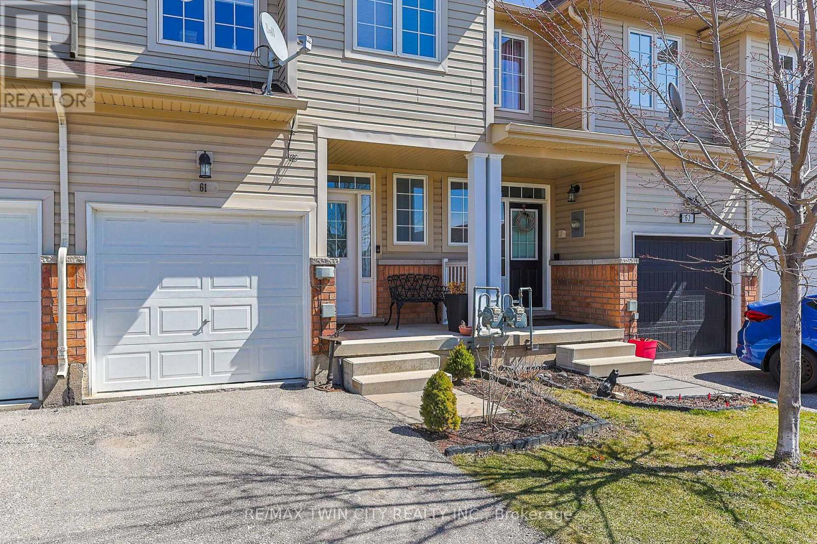 61 - 21 Diana Avenue, Brantford, Ontario  N3T 0G7 - Photo 3 - X12065953