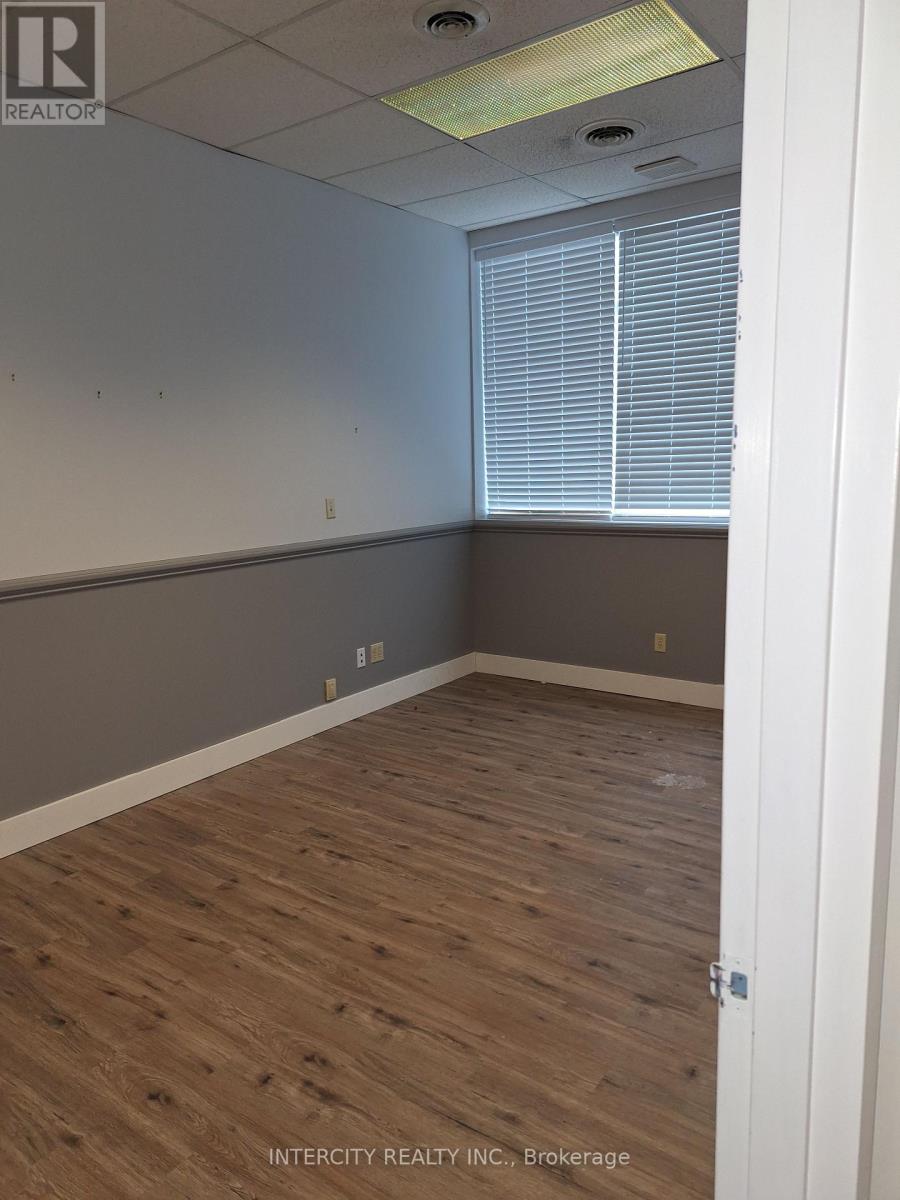 4 Centre Street, St. Catharines, Ontario  L2R 3M2 - Photo 4 - X12066009