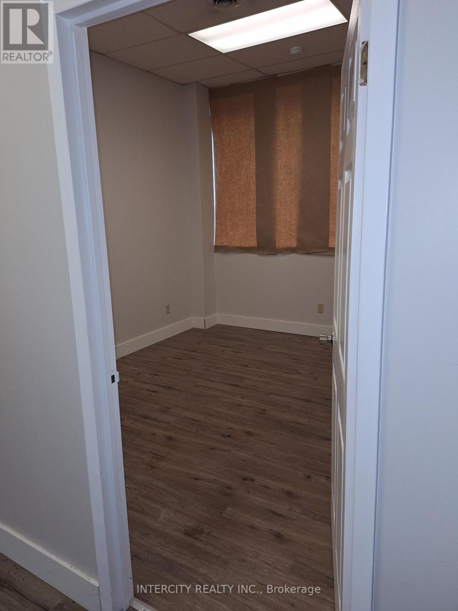 4 Centre Street, St. Catharines, Ontario  L2R 3M2 - Photo 5 - X12066009