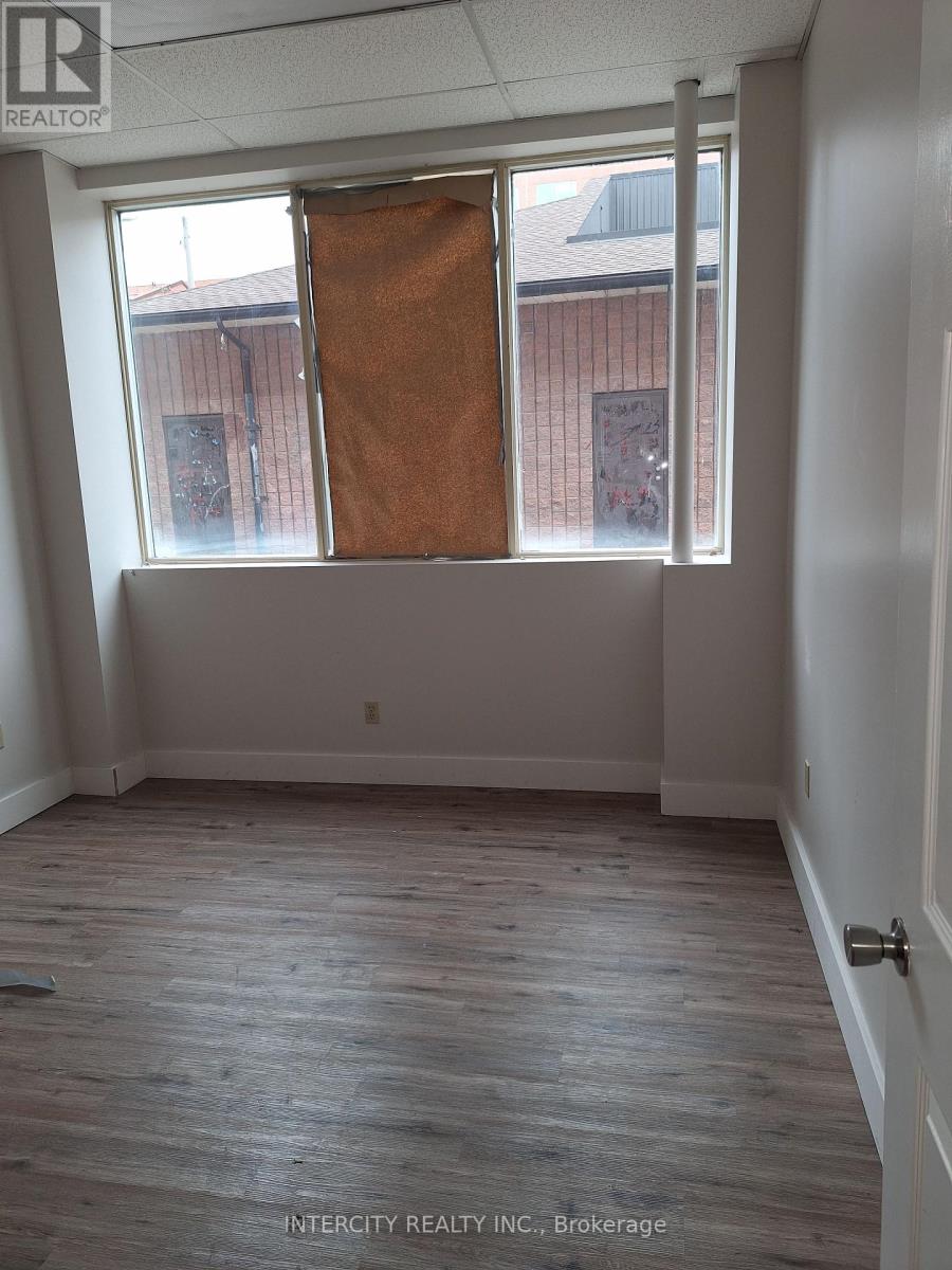 4 Centre Street, St. Catharines, Ontario  L2R 3M2 - Photo 6 - X12066009