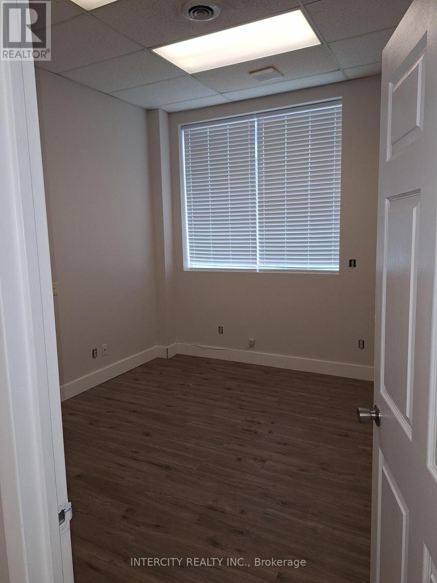 4 Centre Street, St. Catharines, Ontario  L2R 3M2 - Photo 8 - X12066009