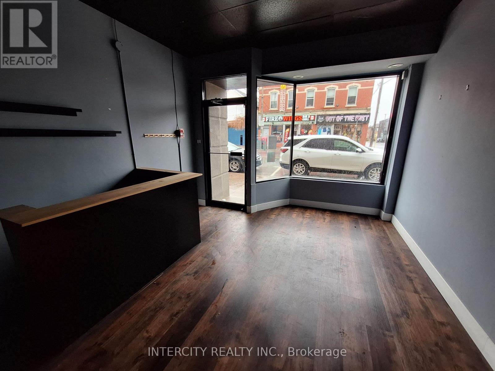 339 St Paul W, St. Catharines, Ontario  L2R 6P7 - Photo 4 - X12066012