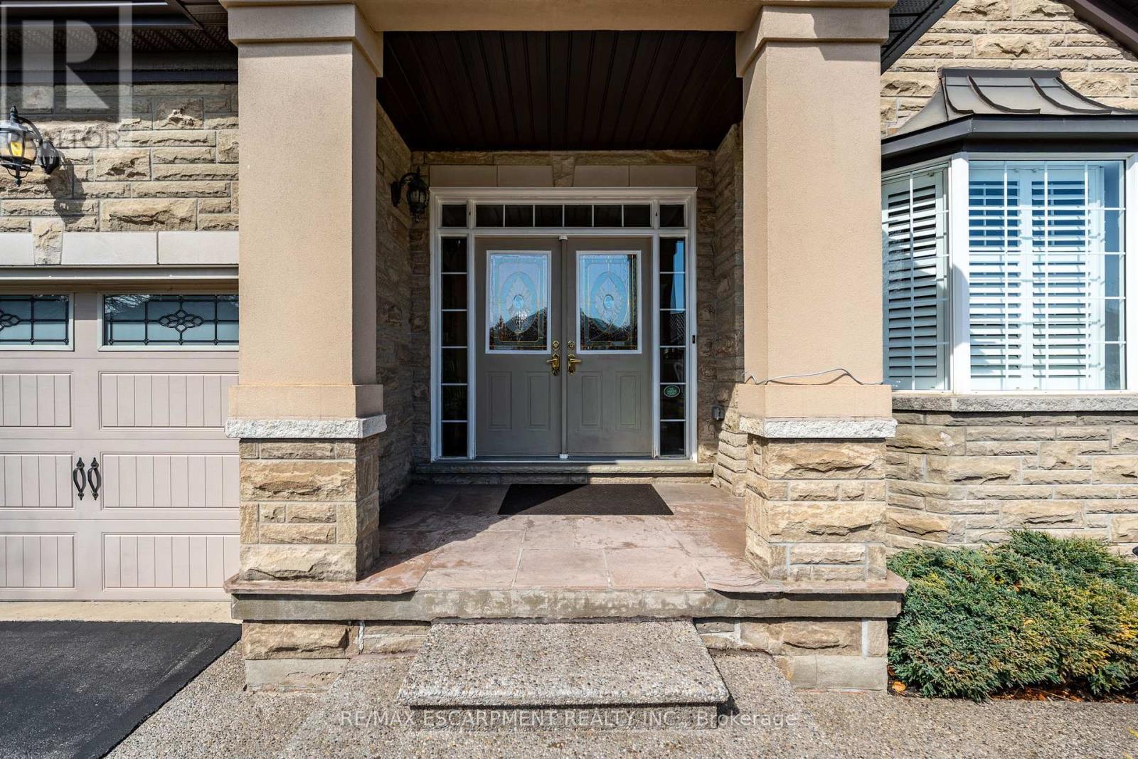 Property at 18 BELLSTONE LANE image 3
