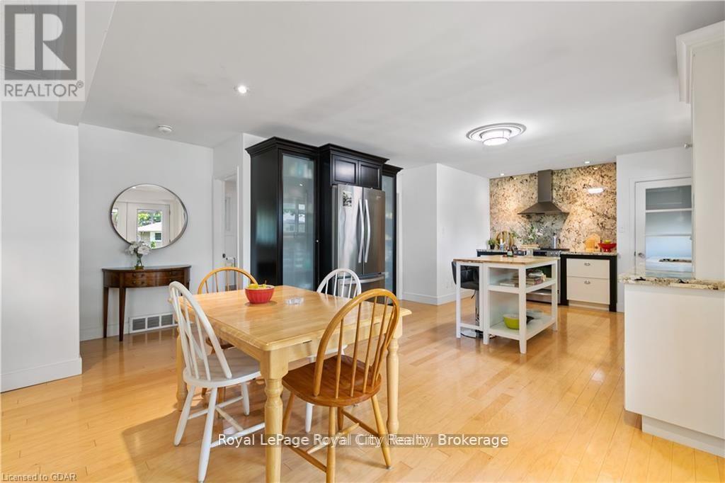 16 Fairview Boulevard, Guelph, Ontario  N1G 1H4 - Photo 11 - X12065461