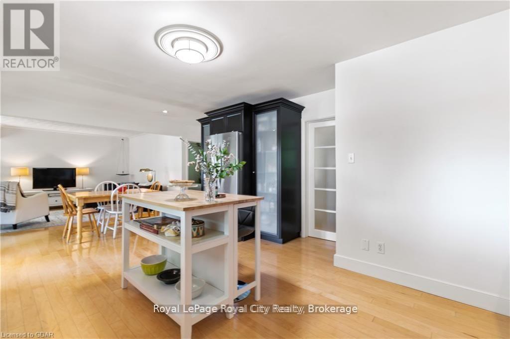 16 Fairview Boulevard, Guelph, Ontario  N1G 1H4 - Photo 12 - X12065461