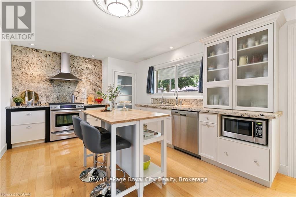 16 Fairview Boulevard, Guelph, Ontario  N1G 1H4 - Photo 14 - X12065461