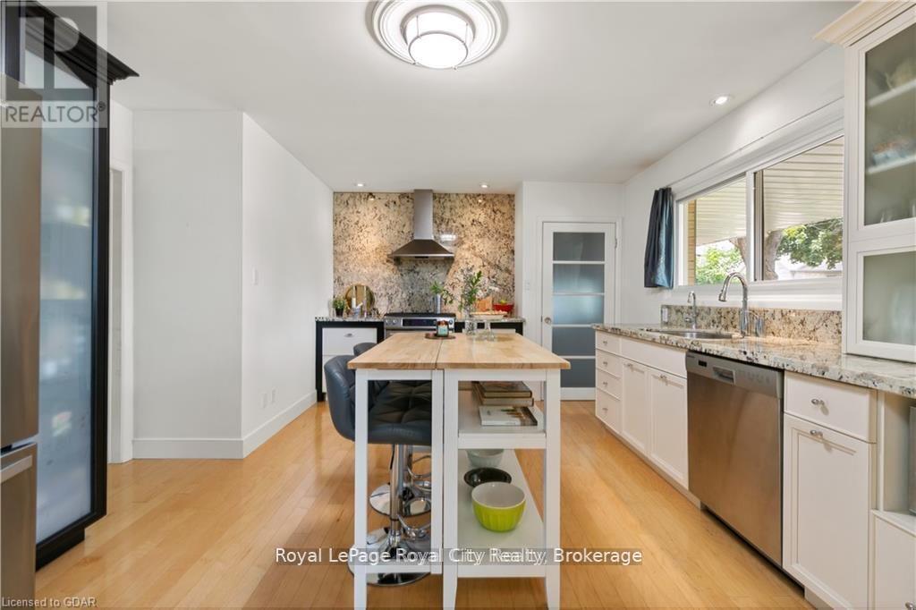 16 Fairview Boulevard, Guelph, Ontario  N1G 1H4 - Photo 15 - X12065461