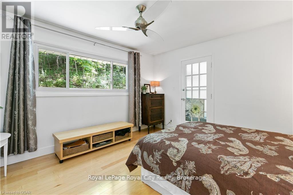 16 Fairview Boulevard, Guelph, Ontario  N1G 1H4 - Photo 24 - X12065461