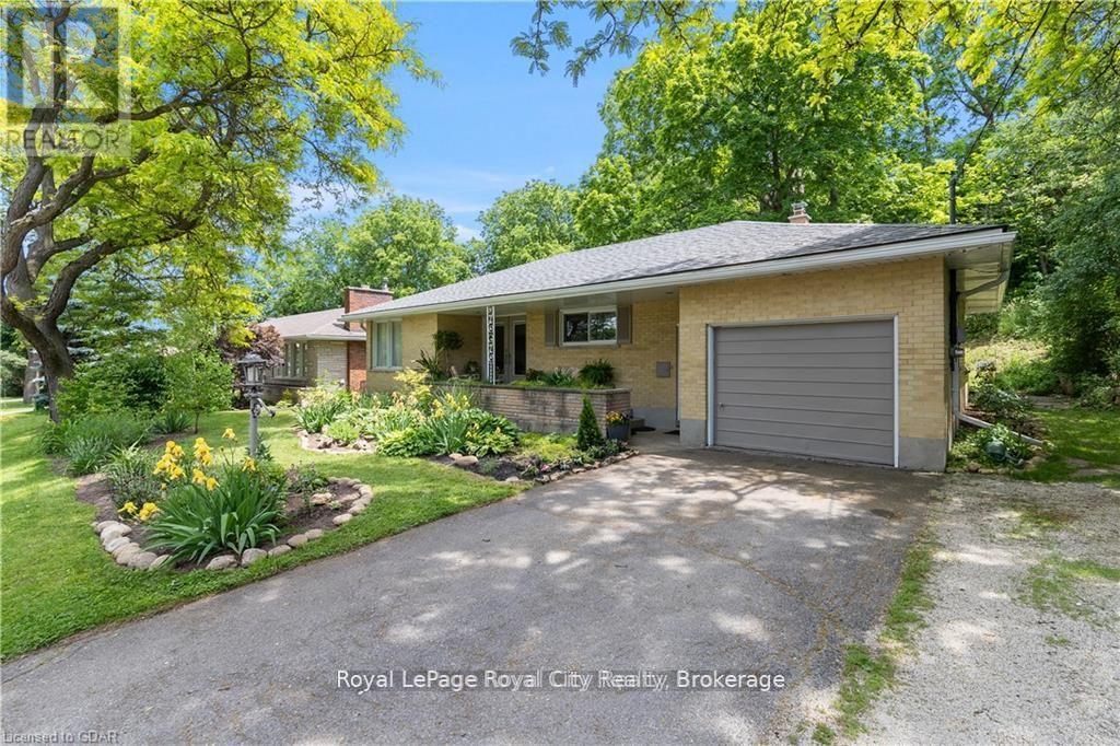 16 Fairview Boulevard, Guelph, Ontario  N1G 1H4 - Photo 3 - X12065461