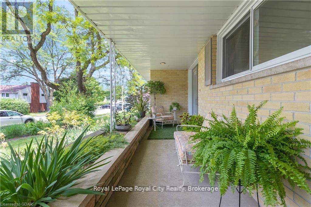 16 Fairview Boulevard, Guelph, Ontario  N1G 1H4 - Photo 6 - X12065461