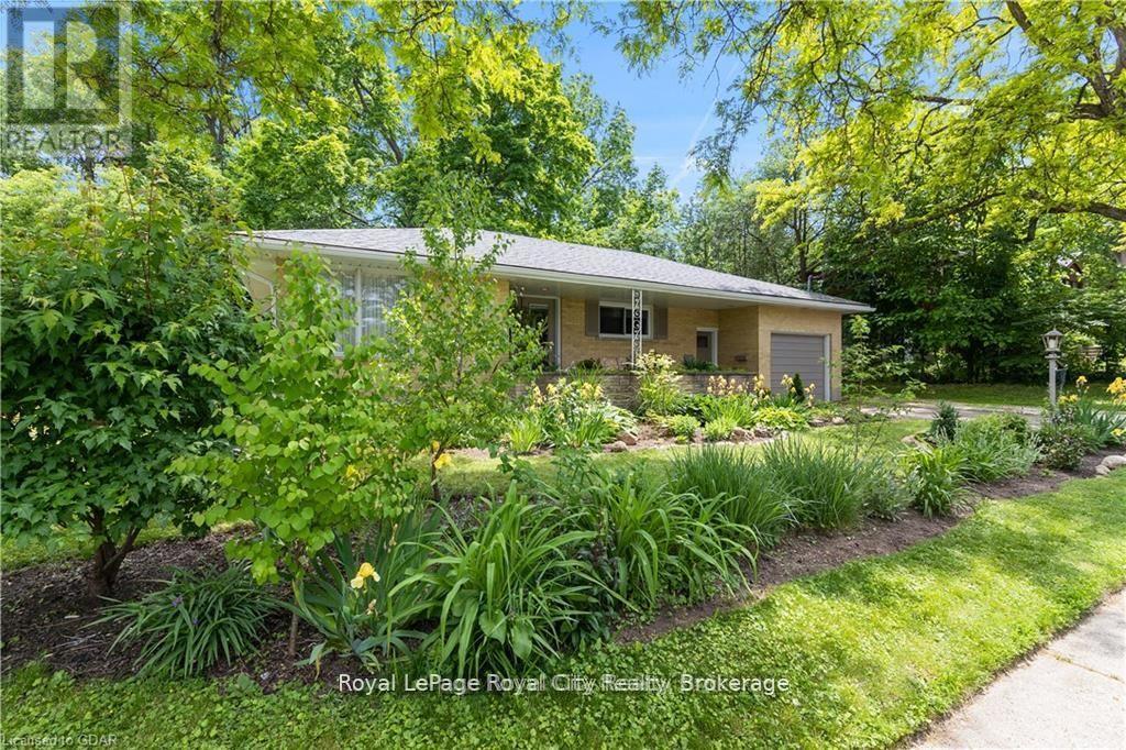 16 Fairview Boulevard, Guelph, Ontario  N1G 1H4 - Photo 8 - X12065461