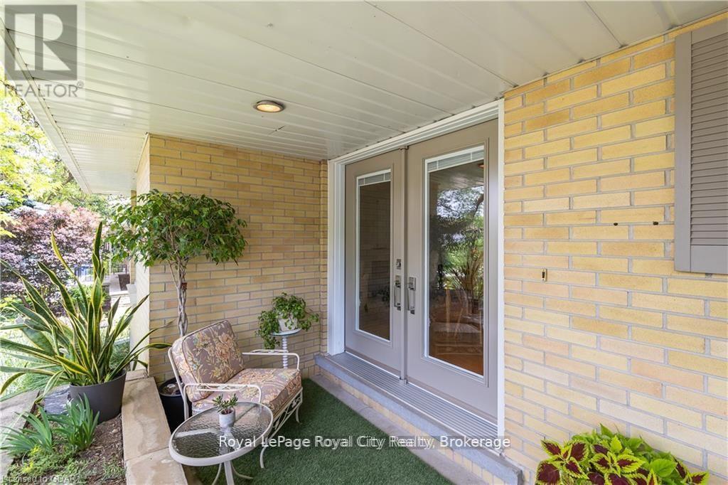 16 Fairview Boulevard, Guelph, Ontario  N1G 1H4 - Photo 9 - X12065461