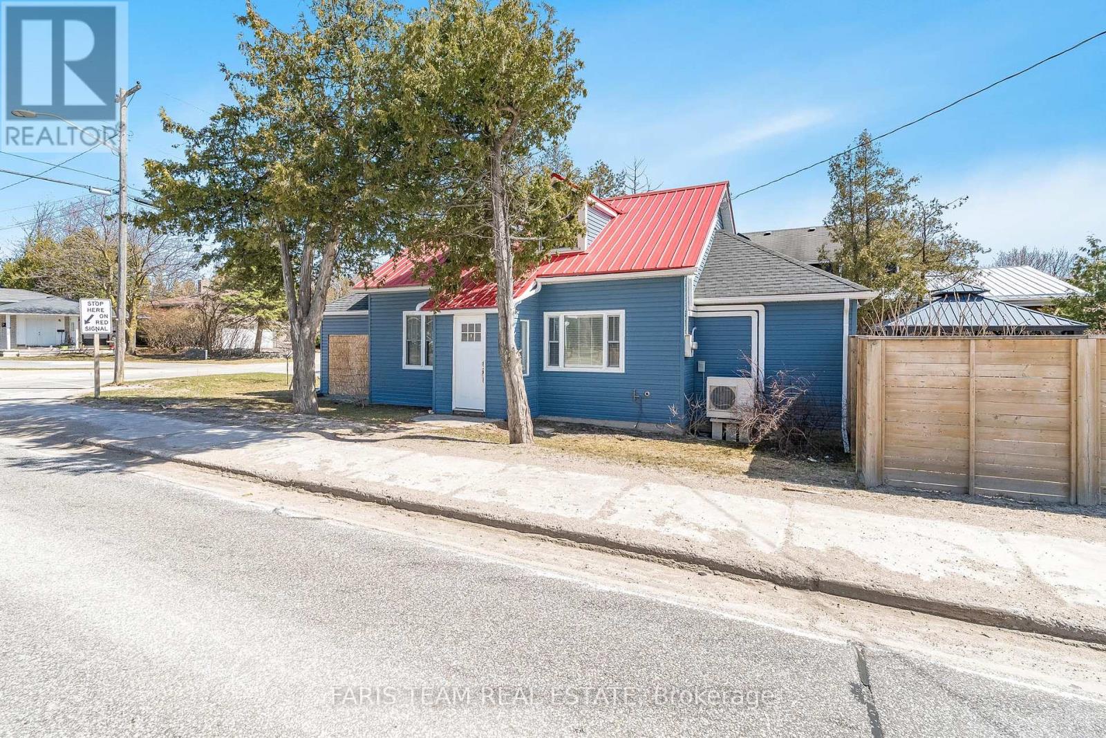 Property at 80 HURON STREET image 2