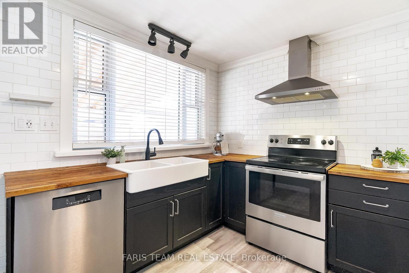 Property at 80 HURON STREET image 3