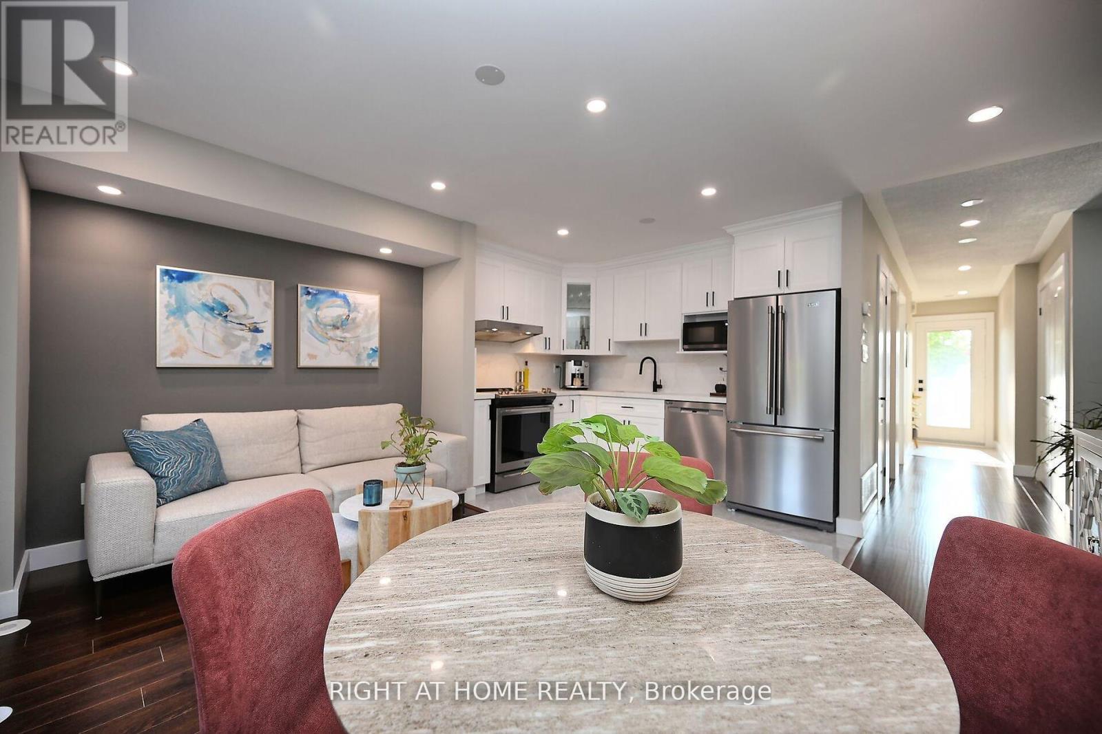 Property at 16 - 3985 EGLINTON AVENUE W image 5