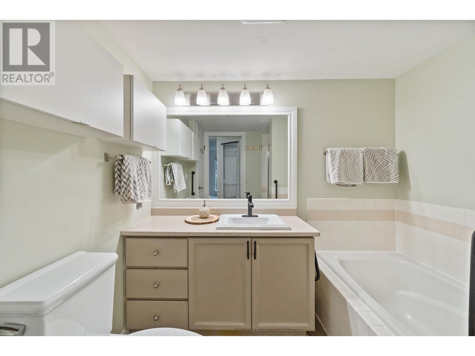204 48 Richmond Street, New Westminster, British Columbia  V3L 5P4 - Photo 15 - R2983927
