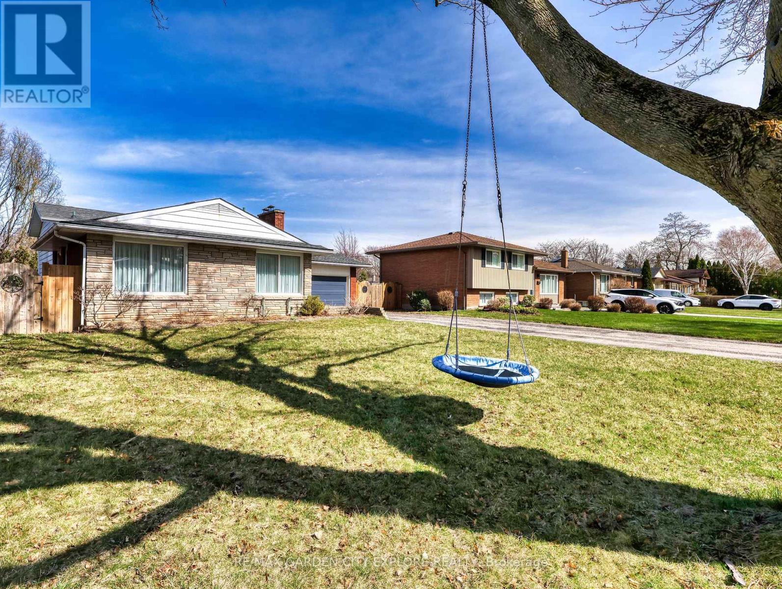 Property at 12 FRONTENAC DRIVE image 4
